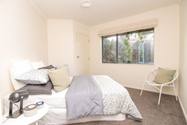 Photo of property in 8 Sorrento Place, Kelvin Grove, Palmerston North, 4414