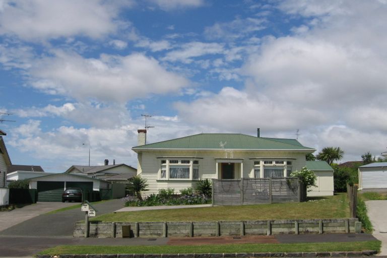 Photo of property in 2/14 Riro Street, Point Chevalier, Auckland, 1022