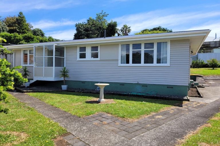 Photo of property in 11 Oawai Place, Marfell, New Plymouth, 4310