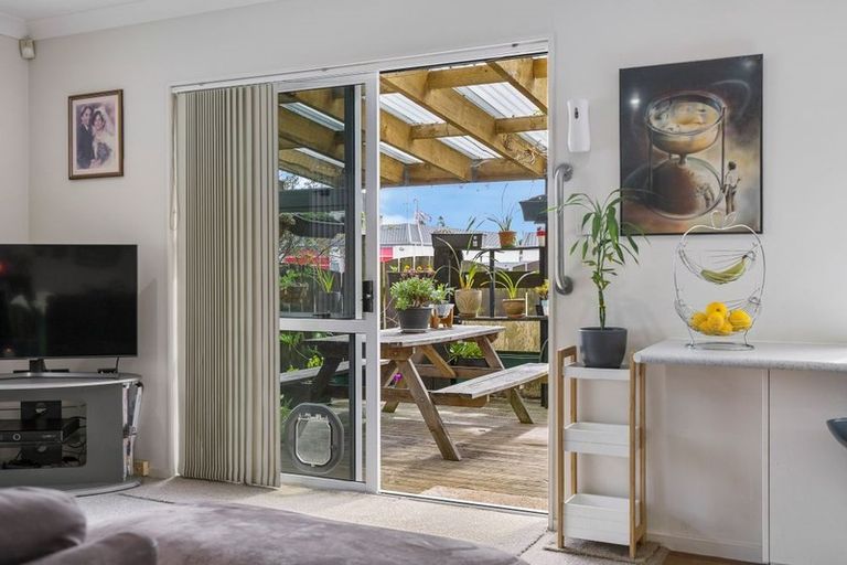 Photo of property in 30b Wellington Street, Pukekohe, 2120