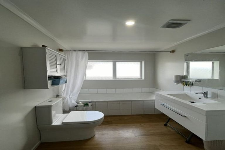 Photo of property in 37 Stockport Grove, Churton Park, Wellington, 6037