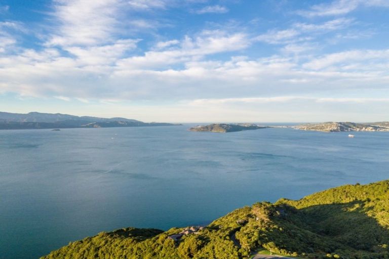 Photo of property in 42 Domett Street, Newlands, Wellington, 6037