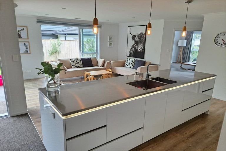 Photo of property in 35 Banks Boulevard, Whitby, Porirua, 5024