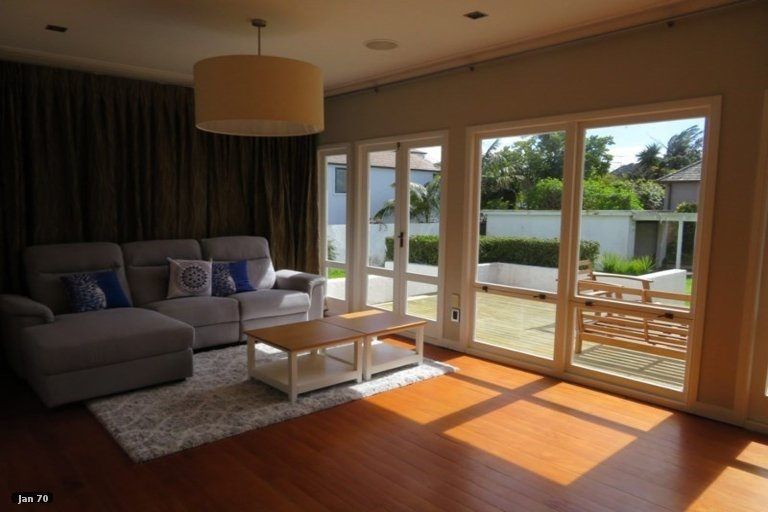 Photo of property in 16a Clifton Road, Hauraki, Auckland, 0622