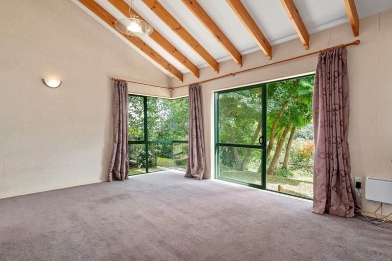 Photo of property in 2 Mulberry Lane, Otaika, 0170