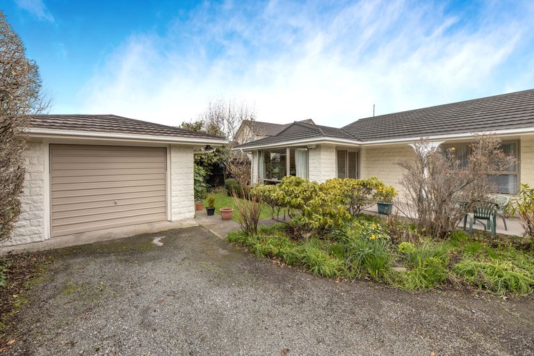 Photo of property in 2/2a Chilcombe Street, Ilam, Christchurch, 8041