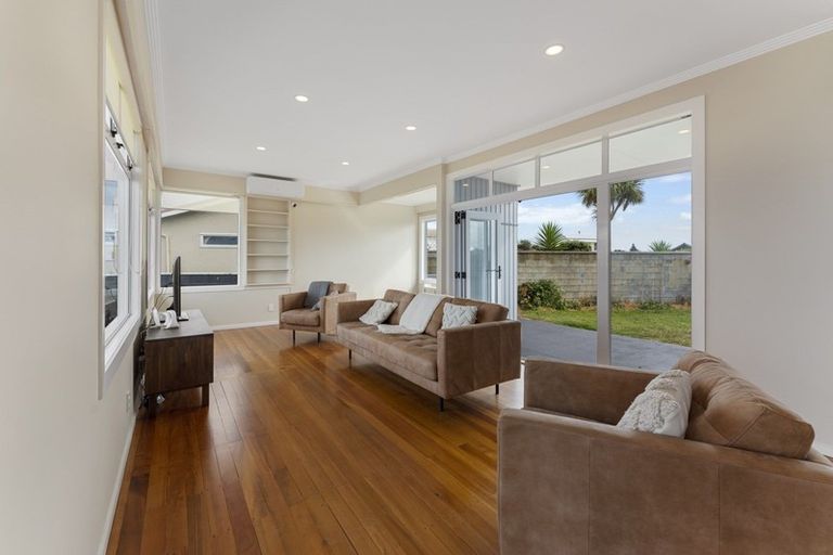 Photo of property in 2 Kapiti Terrace, Castlecliff, Whanganui, 4501