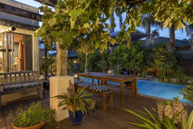 Photo of property in 2 La Cumbre Close, Bethlehem, Tauranga, 3110