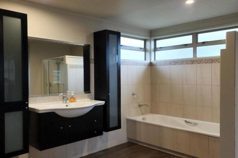 Photo of property in 42 Jans Terrace, Oakura, 4314