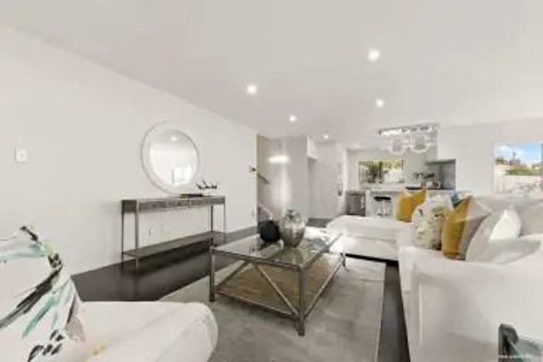 Photo of property in 99a Oakdale Road, Mount Roskill, Auckland, 1041