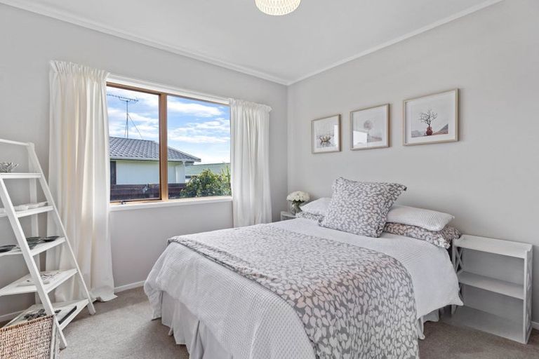 Photo of property in 1/72 Hyperion Drive, Randwick Park, Auckland, 2105