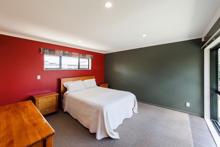 Photo of property in 2 Masefield Terrace, Kelvin Grove, Palmerston North, 4414