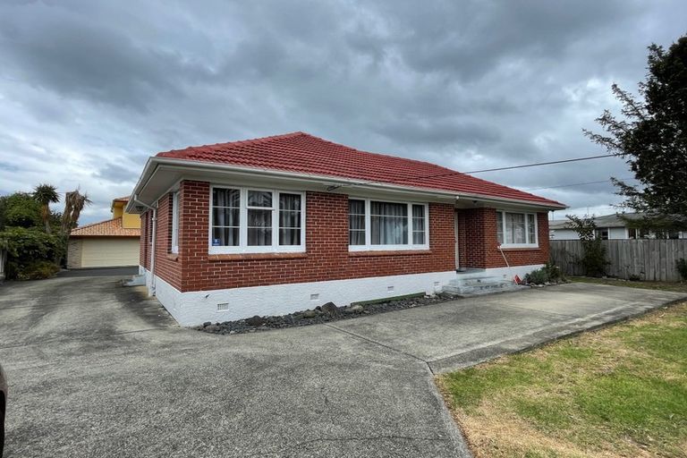 Photo of property in 48 Swanson Road, Henderson, Auckland, 0610