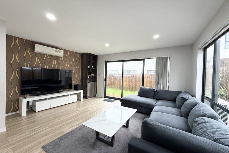 Photo of property in 33 Waka Street, Albany Heights, Auckland, 0632
