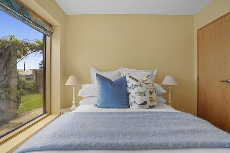 Photo of property in 262a Mount Pleasant Road, Mount Pleasant, Christchurch, 8081