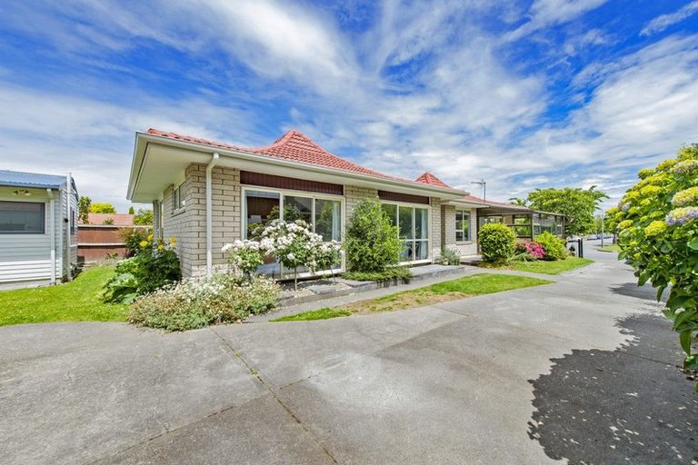 Photo of property in 10 Radbrook Street, Avonhead, Christchurch, 8042