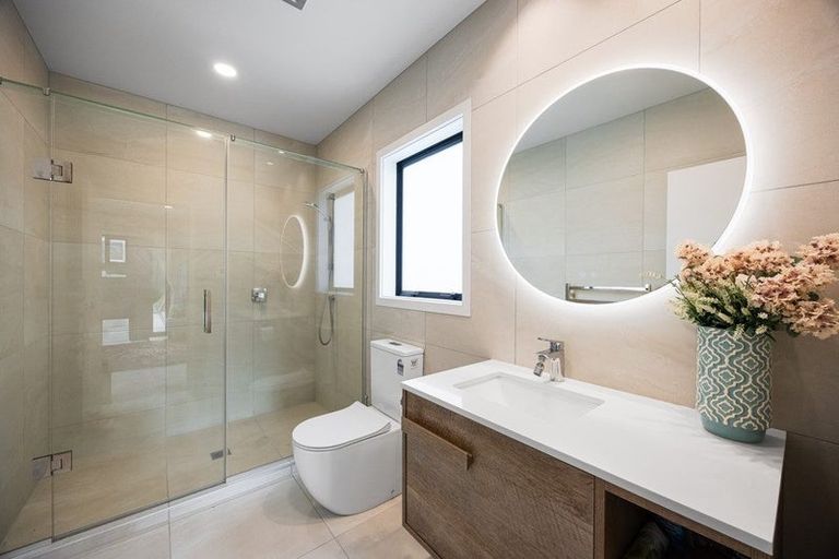 Photo of property in 15 Vogwill Road, Kumeu, 0810