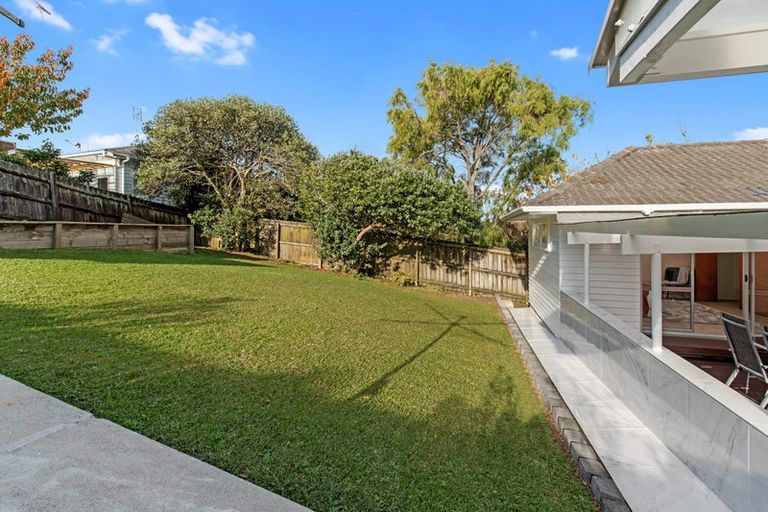 Photo of property in 43 Lynden Avenue, Hillcrest, Auckland, 0627