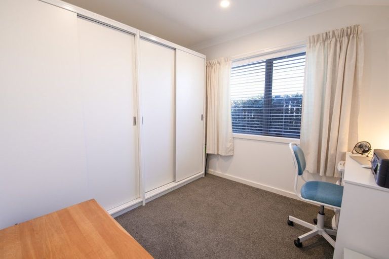 Photo of property in 2 Gregory Grove, Clive, 4102