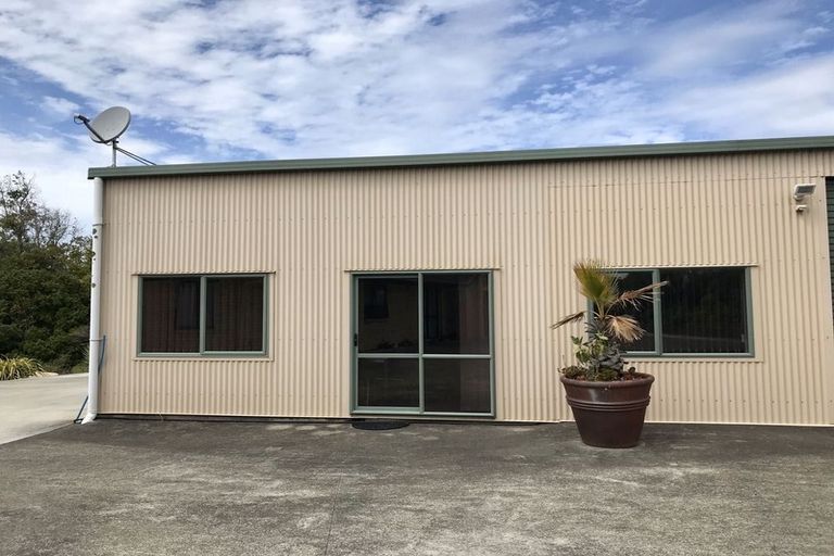 Photo of property in 6 Top Road, Dairy Flat, Albany, 0792