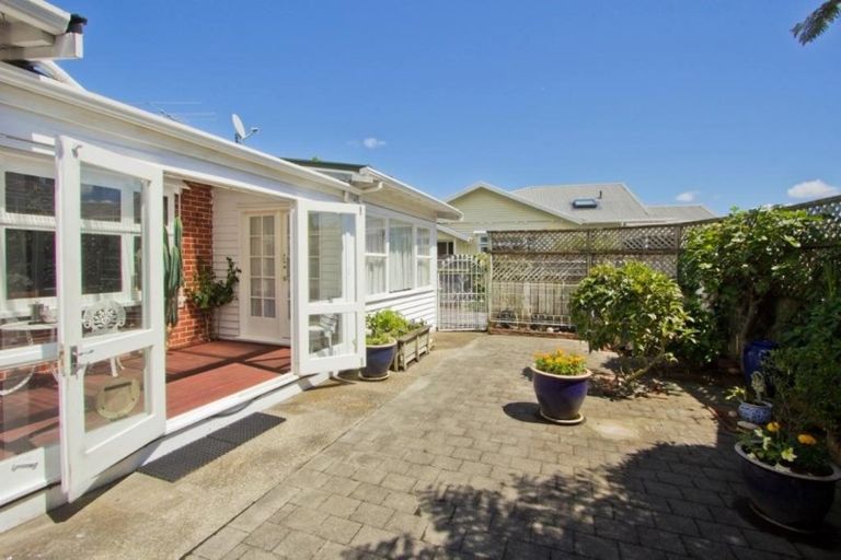 Photo of property in 33 Totara Crescent, Woburn, Lower Hutt, 5010