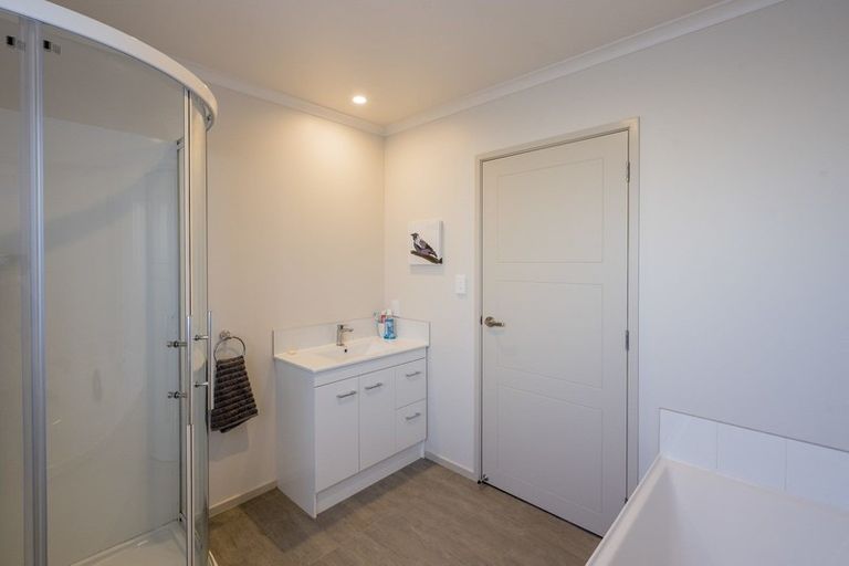 Photo of property in 8b Broadbelt Grove, Levin, 5510