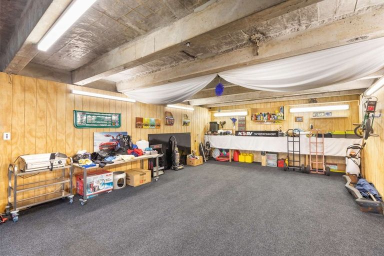 Photo of property in 12 Harbour Crest Drive, Waiuku, 2123