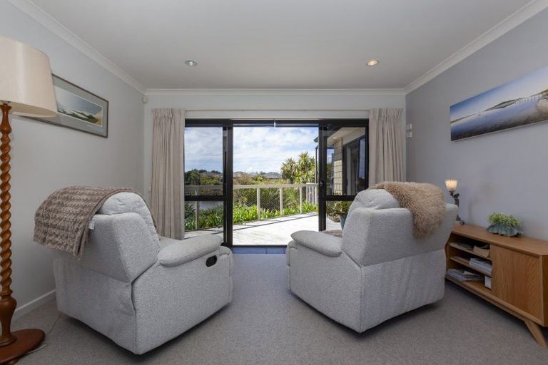 Photo of property in 4 Matuku Place, Paraparaumu Beach, Paraparaumu, 5032
