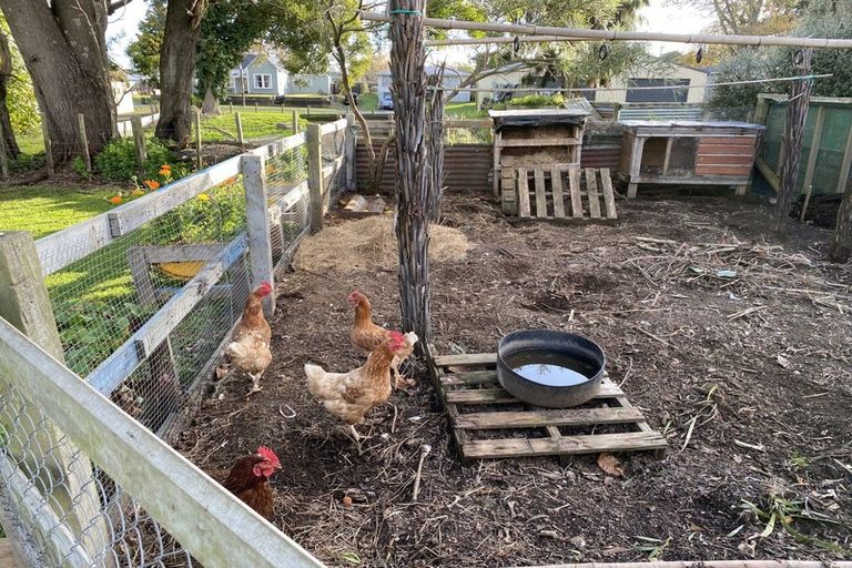 Photo of property in 28 Castle Street, Eltham, 4322