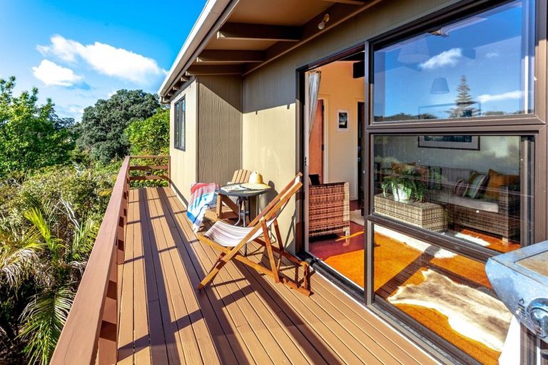 Photo of property in 20 Tutaritari Road, Hahei, Whitianga, 3591