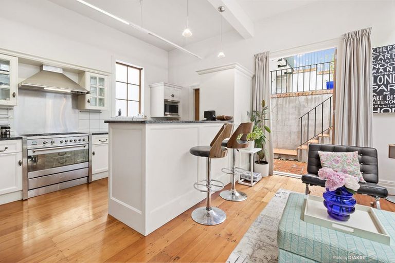 Photo of property in 22 Talavera Terrace, Kelburn, Wellington, 6012