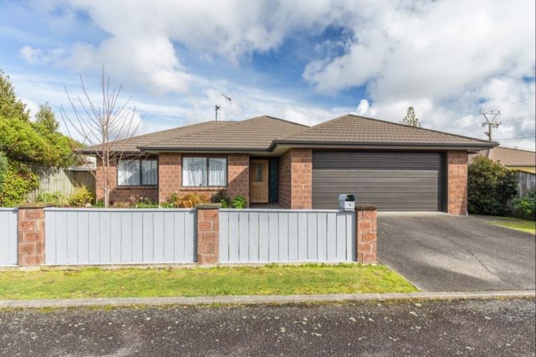 Photo of property in 4 Belle Maison Court, Levin, 5510