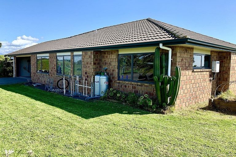 Photo of property in 124a Mountain Road, Sentry Hill, New Plymouth, 4373
