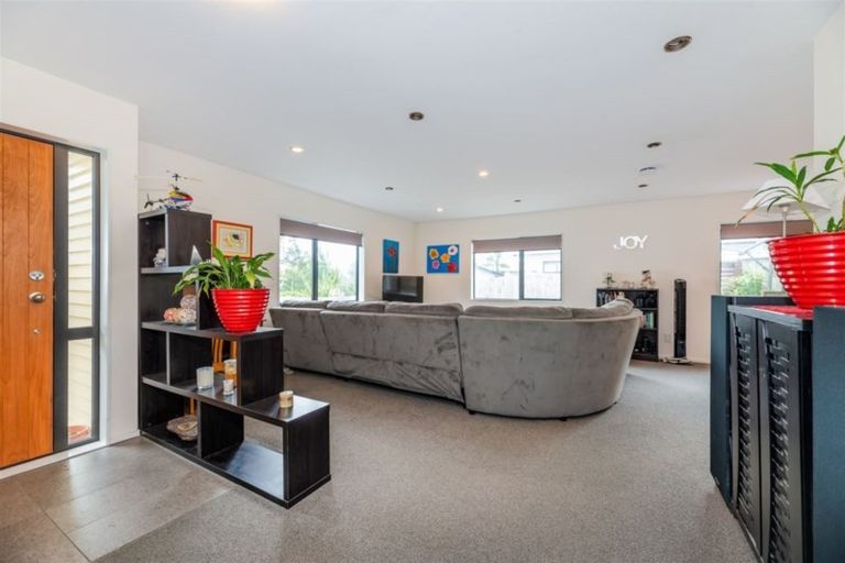 Photo of property in 46a Brains Road, Kelston, Auckland, 0602