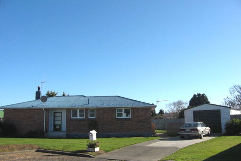 Photo of property in 35 Holland Crescent, Bulls, 4818