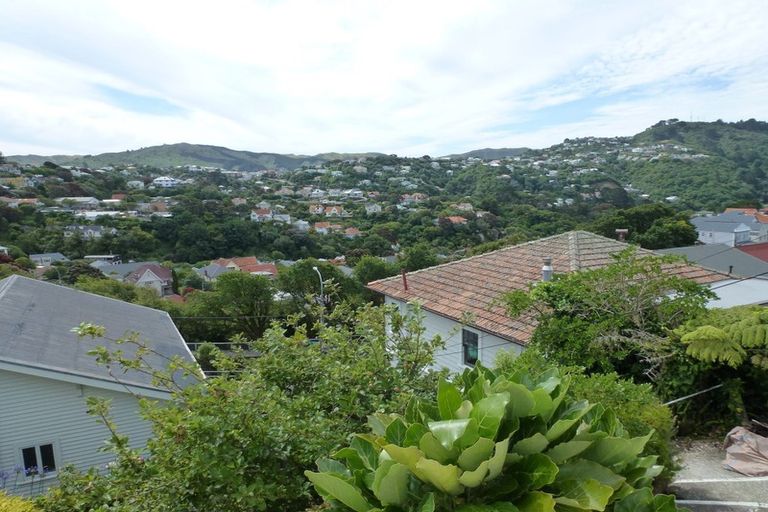 Photo of property in 5a Grove Road, Kelburn, Wellington, 6012