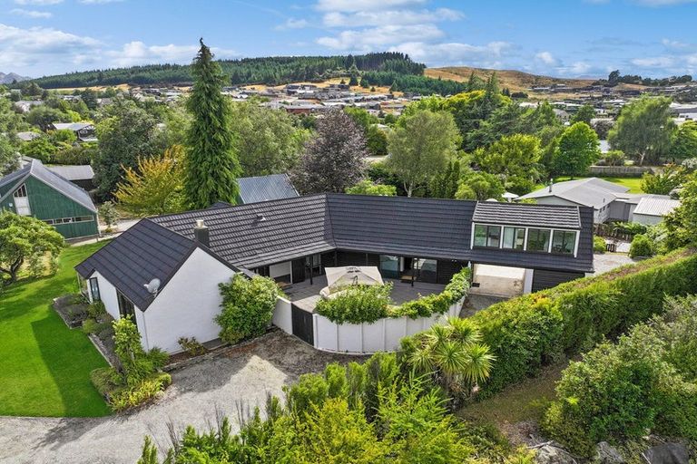 Photo of property in 19 Rimu Lane, Wanaka, 9305