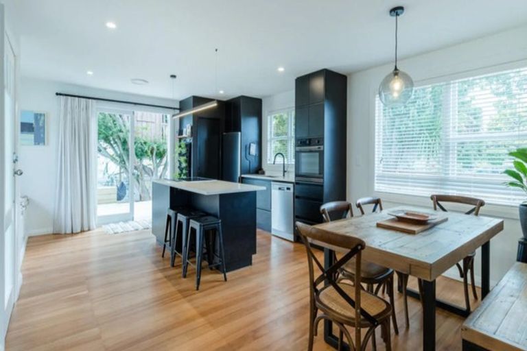 Photo of property in 63 Taylor Street, Cambridge, 3434