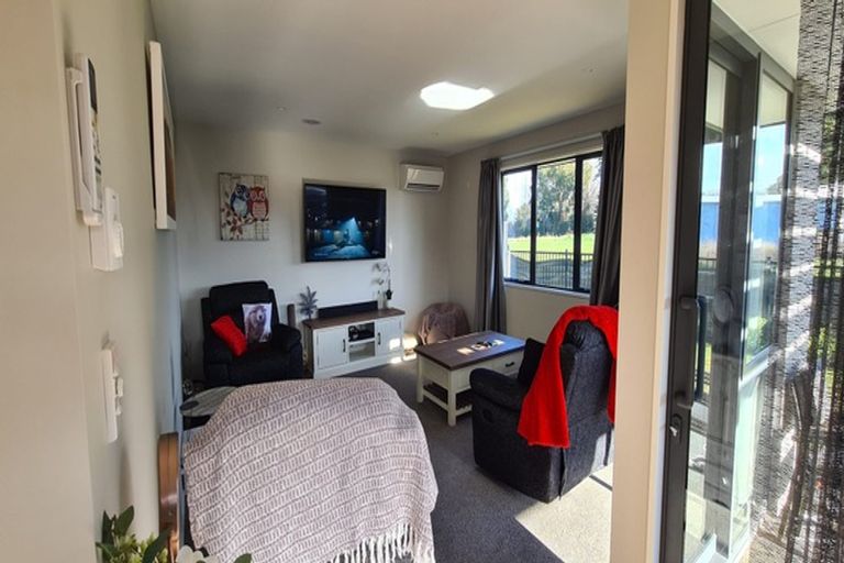 Photo of property in 2 Stratford (pvt) Way, Rangiora, 7400