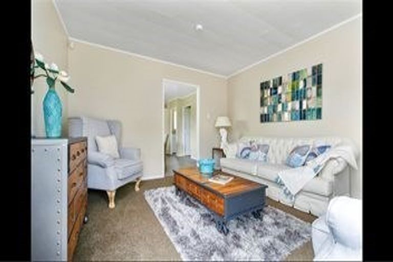 Photo of property in 32 Larissa Avenue, Henderson, Auckland, 0610