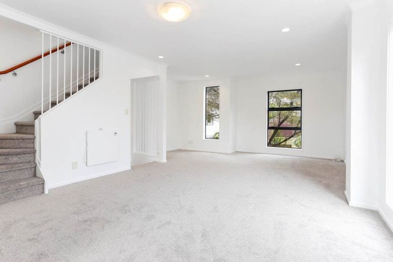 Photo of property in 13 Barnea Circle, Glen Eden, Auckland, 0602