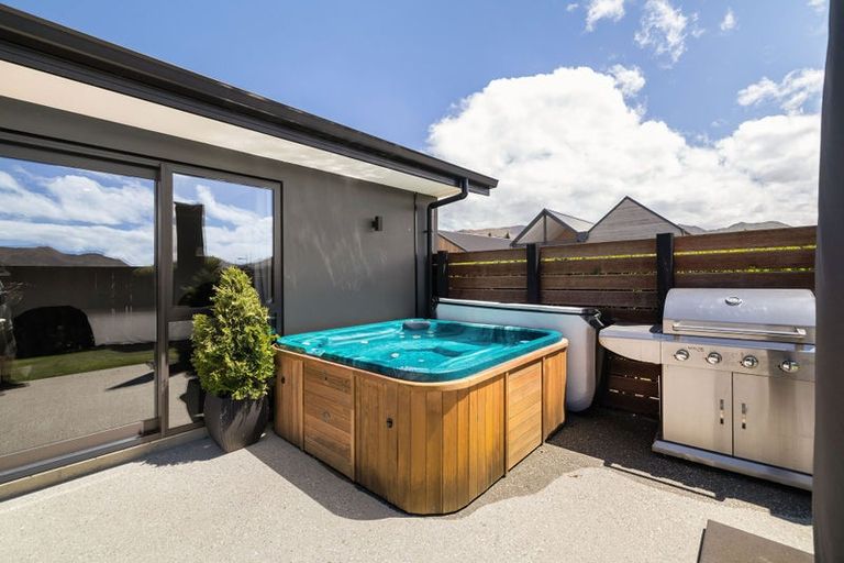 Photo of property in 12 Sawdon Street, Wanaka, 9305