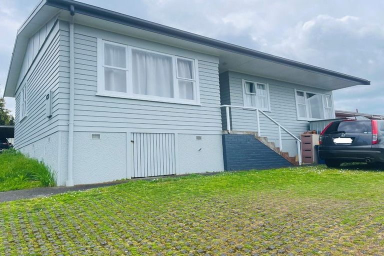 Photo of property in 11 Helleur Road, Massey, Auckland, 0614