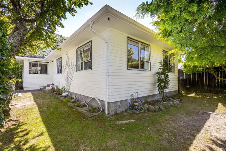 Photo of property in 23 Indiana Grove, Totara Park, Upper Hutt, 5018