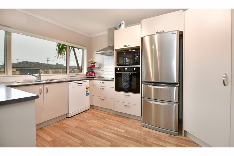 Photo of property in 10 Centreway Road, Orewa, 0931