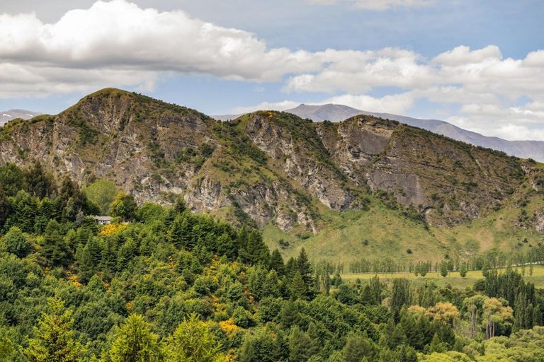 Photo of property in 9 Sew Hoy Lane, Arthurs Point, Queenstown, 9371