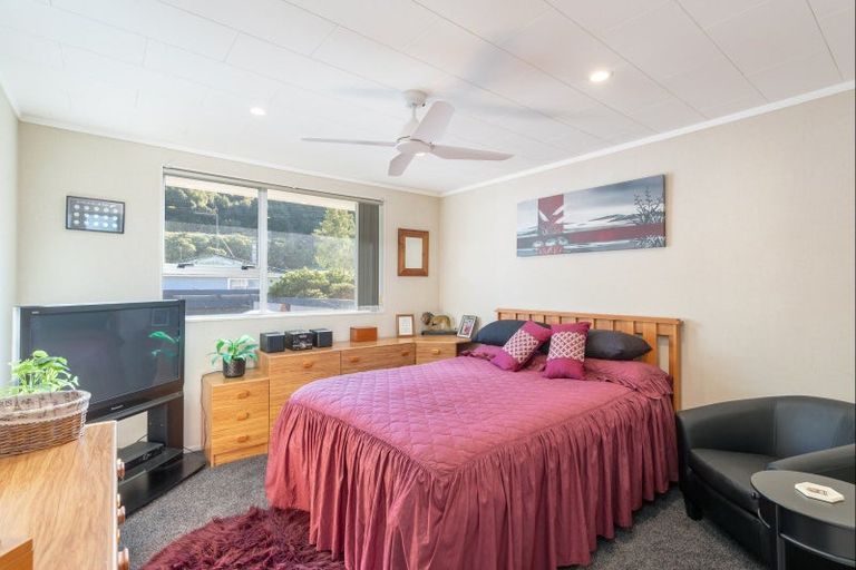 Photo of property in 5a Fremont Grove, Totara Park, Upper Hutt, 5018