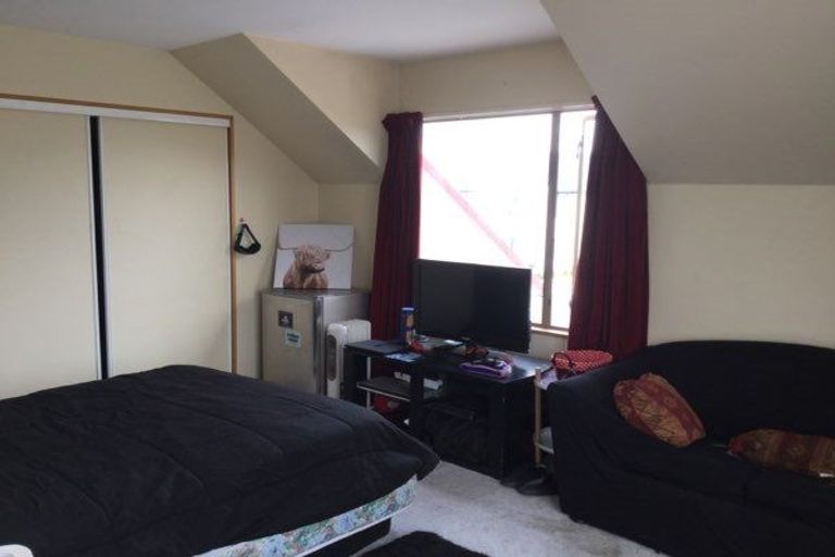 Photo of property in 52 Blue Gum Place, New Brighton, Christchurch, 8083