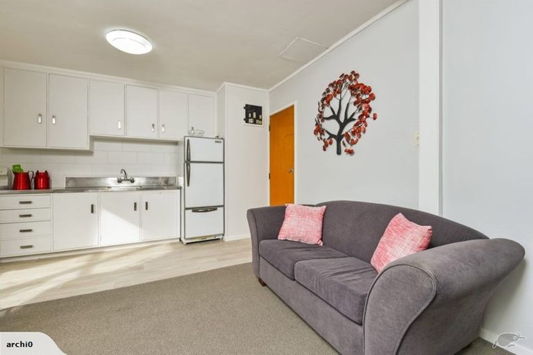 Photo of property in 5b Nea Place, Hillcrest, Auckland, 0627