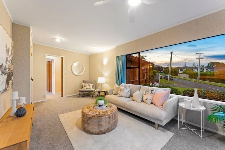 Photo of property in 1/2 Kowhai Road, Campbells Bay, Auckland, 0630